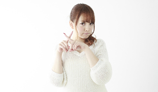 拒否している女性
